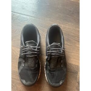 On Cloud Running Shoes Womens 6.5 Black White Mesh‎ Sneakers 19.0001